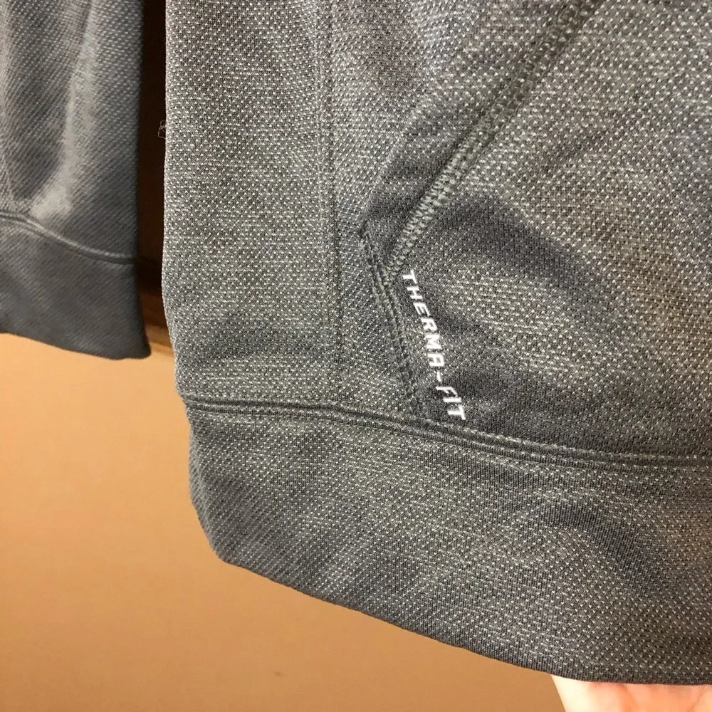 Nike Therma fit Iowa Hawkeyes Hoodie Sweatshirt Grey Size‎ small